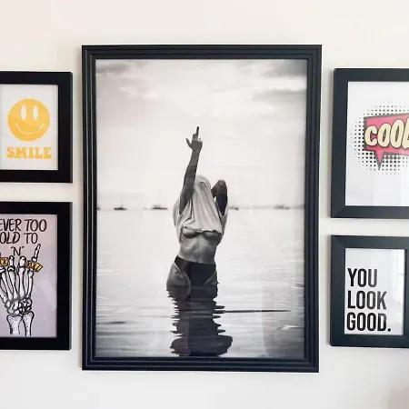 The One With The Pink Door スカーバラ