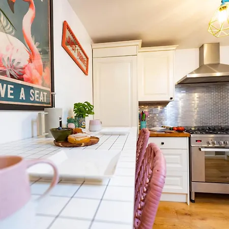 Hébergement de vacances The One With The Pink Door *