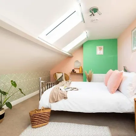 The One With The Pink Door בית נופש סקארבורו