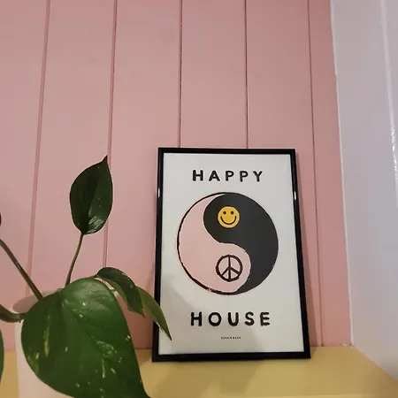 The One With The Pink Door בית נופש סקארבורו