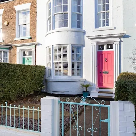 Сasa de vacaciones The One With The Pink Door