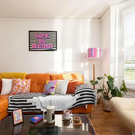 The One With The Pink Door בית נופש סקארבורו