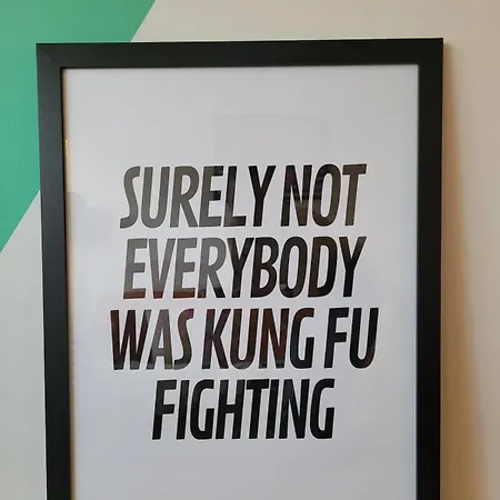 The One With The Pink Door סקארבורו