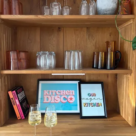 The One With The Pink Door * סקארבורו