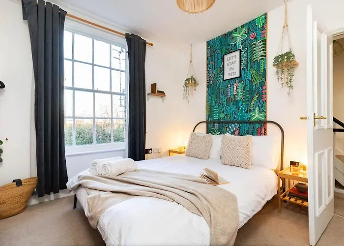 The One With The Pink Door Holiday home