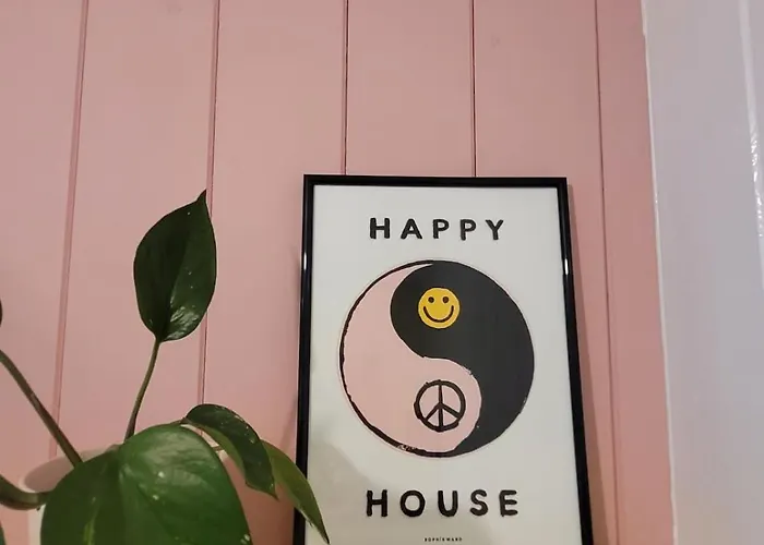 The One With The Pink Door Holiday home Scarborough