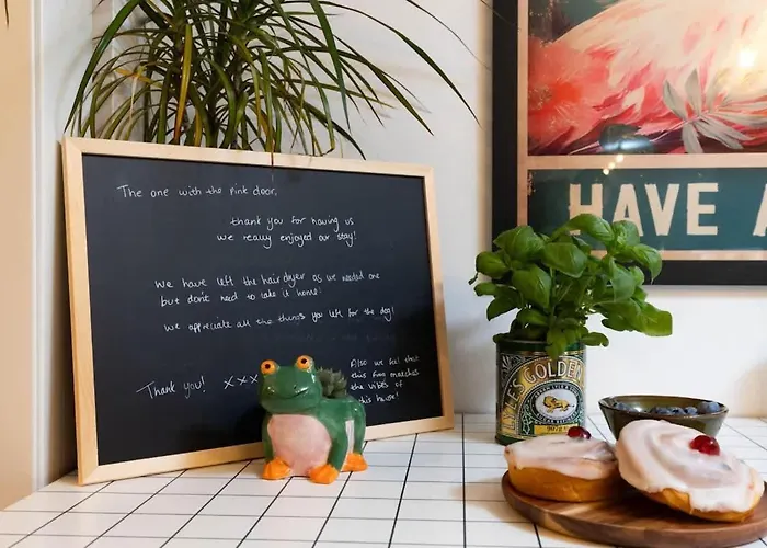 Holiday home The One With The Pink Door Scarborough