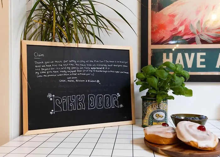 The One With The Pink Door Holiday home