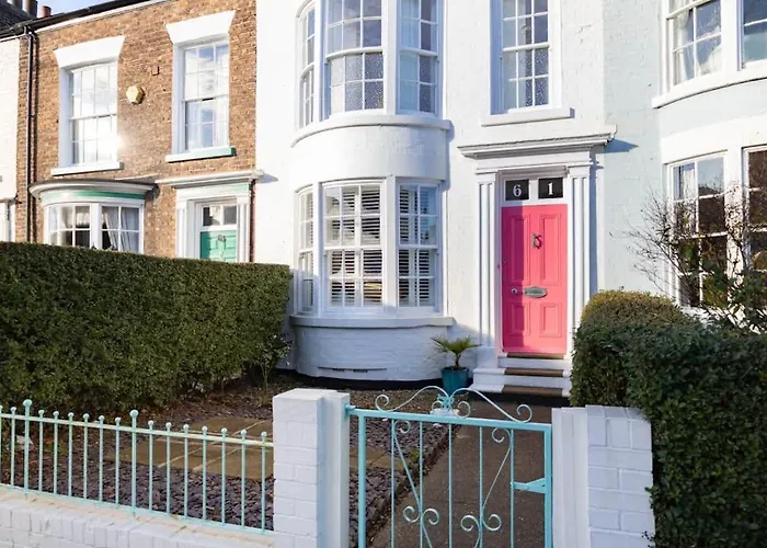 Holiday home The One With The Pink Door