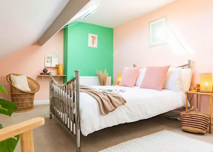 Holiday home The One With The Pink Door