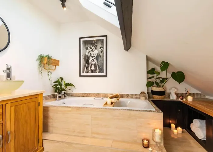 Holiday home The One With The Pink Door *