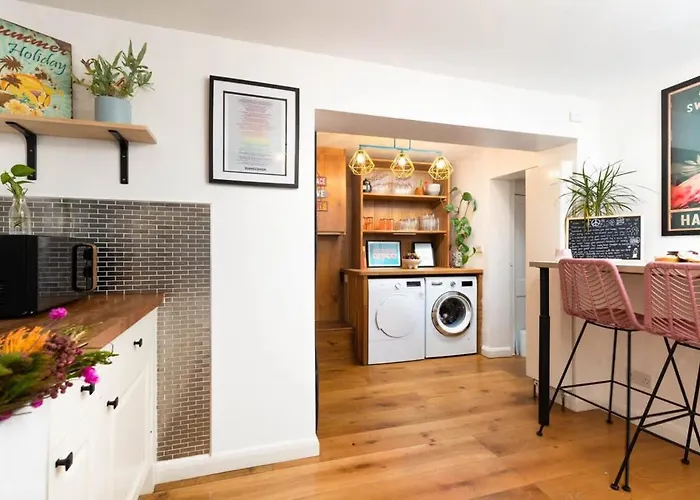 Holiday home The One With The Pink Door