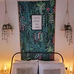 The One With The Pink Door בית נופש סקארבורו